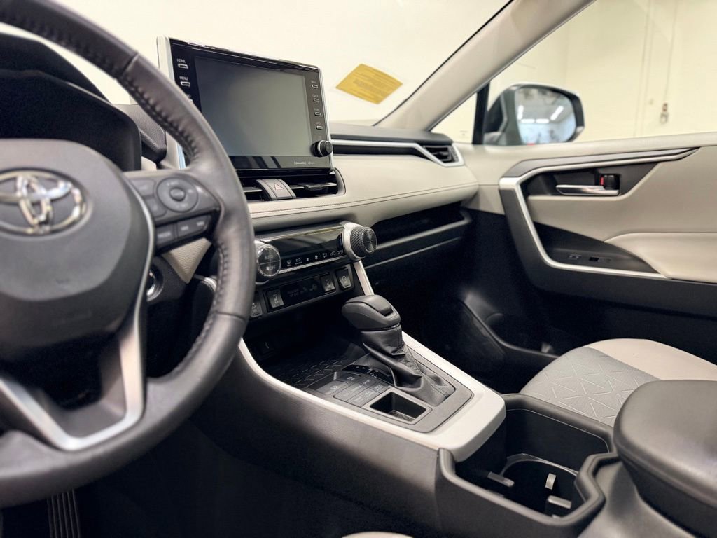 Used 2022 Toyota RAV4 XLE w/ Convenience Package AWD/4WD image 17