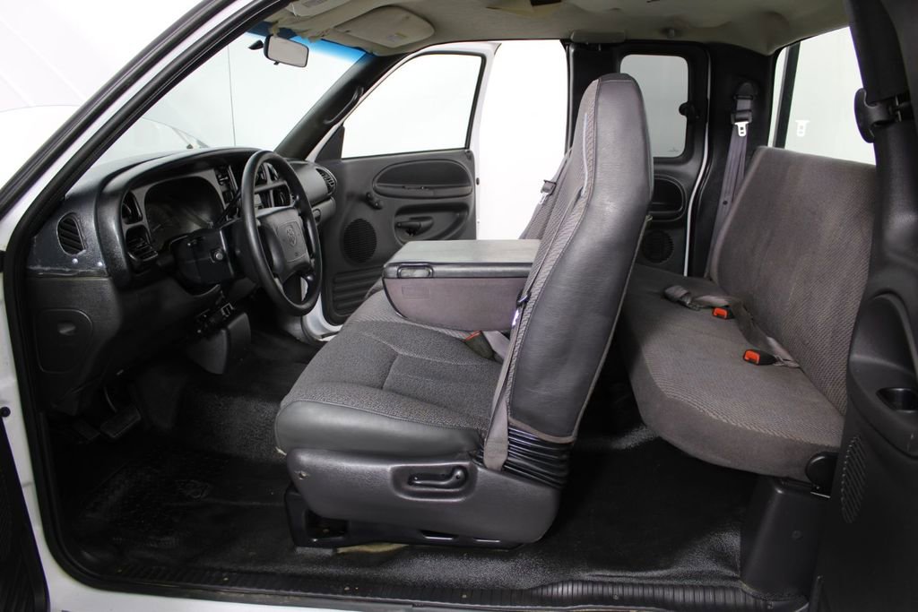 Used 2001 Dodge Ram 1500 Truck ST image 18