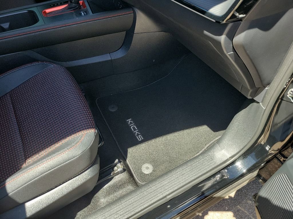 Used 2025 Nissan Kicks SR FWD image 40