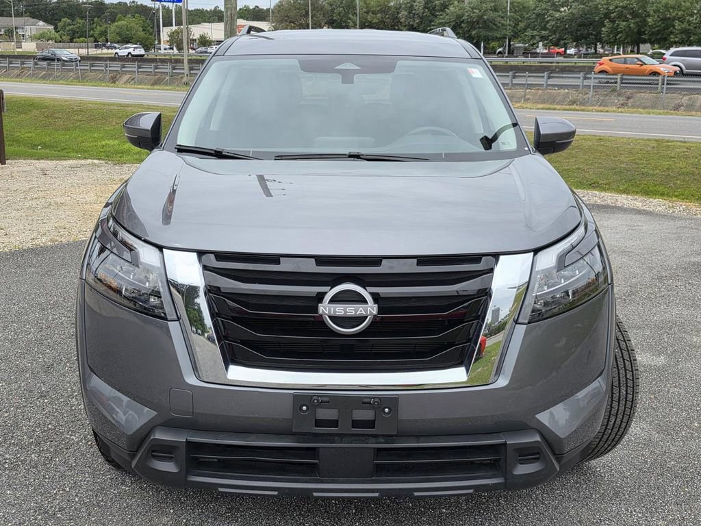 Used 2024 Nissan Pathfinder SV FWD image 3