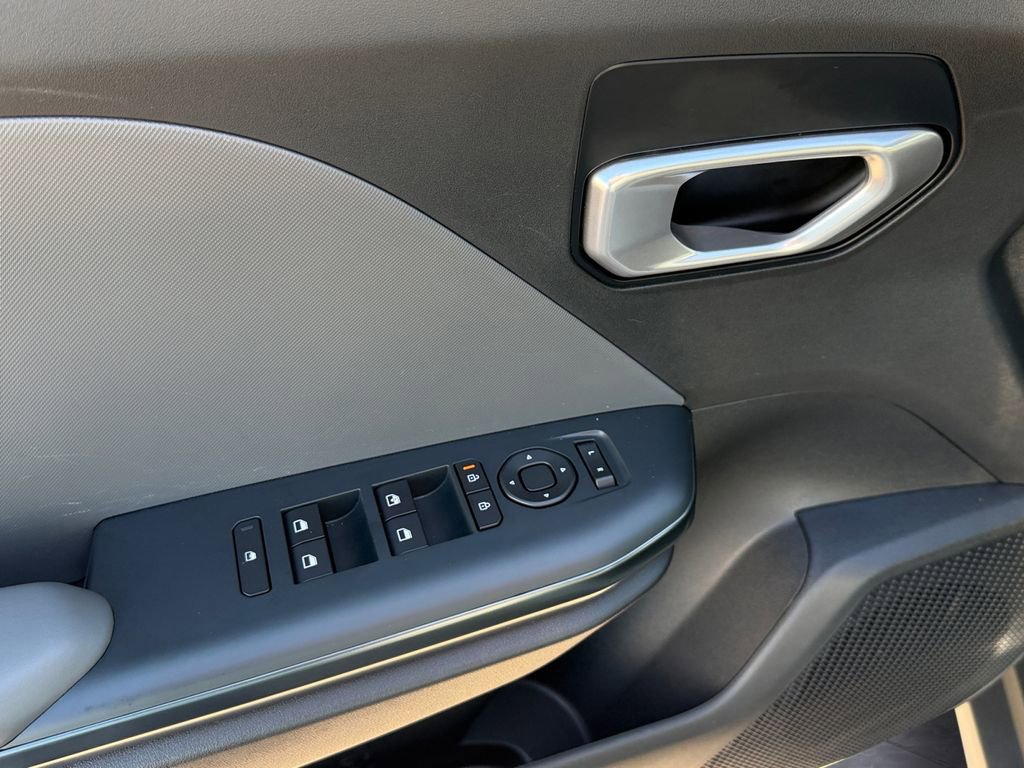 Used 2025 Kia K4 LXS image 23