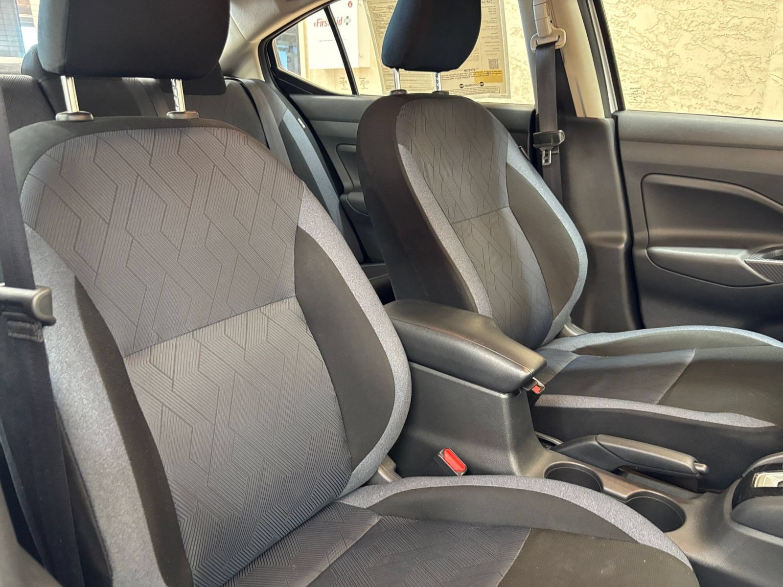 Used 2025 Nissan Versa SV FWD image 33