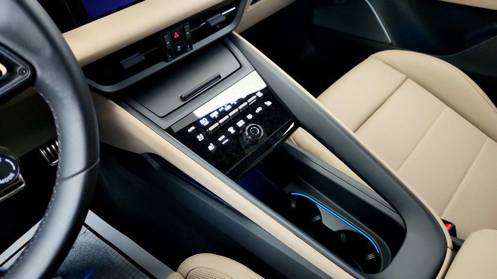 Used 2025 Porsche Macan 4S Electric image 17