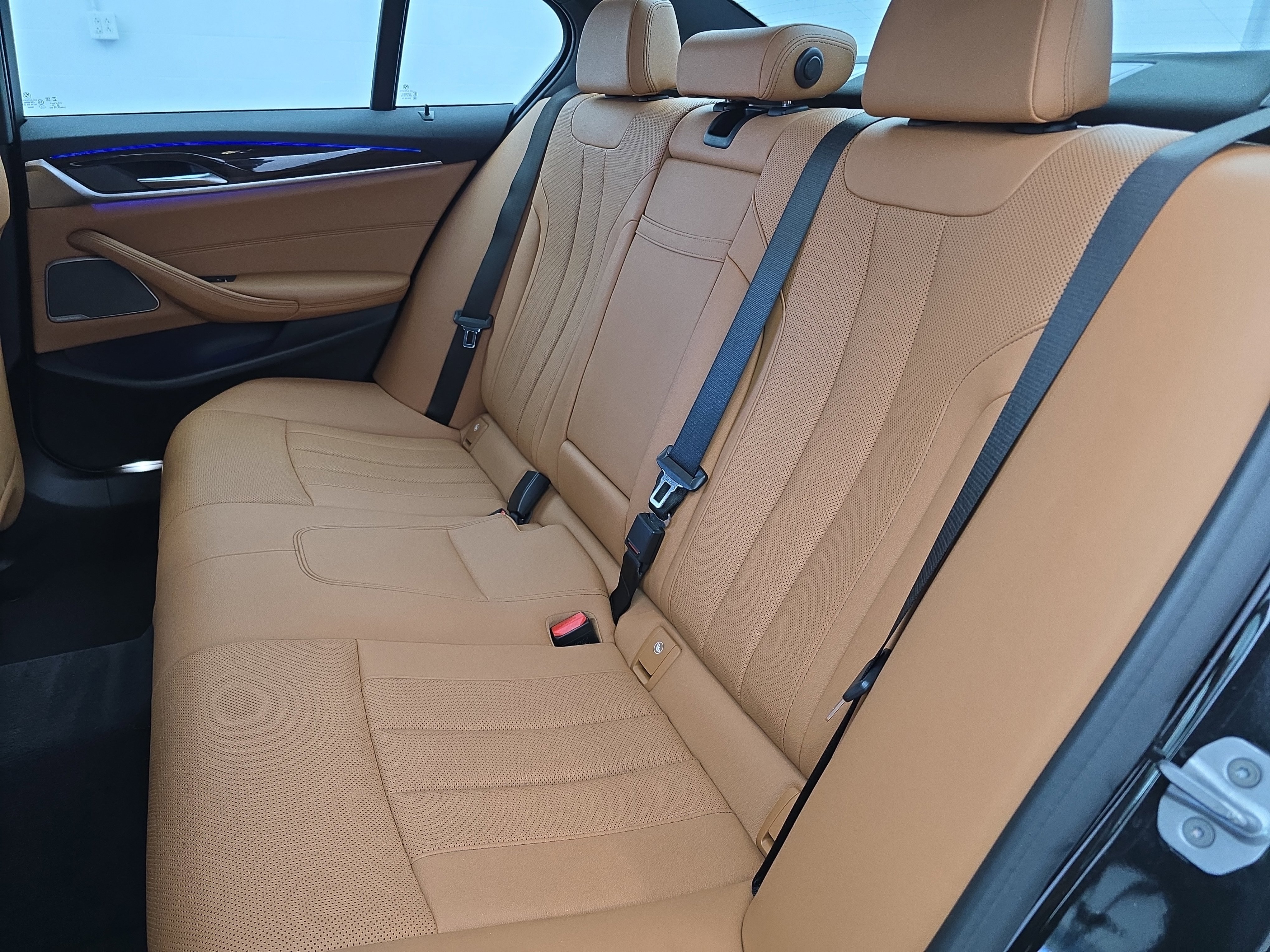 Used 2021 BMW 540i w/ Premium Package image 14