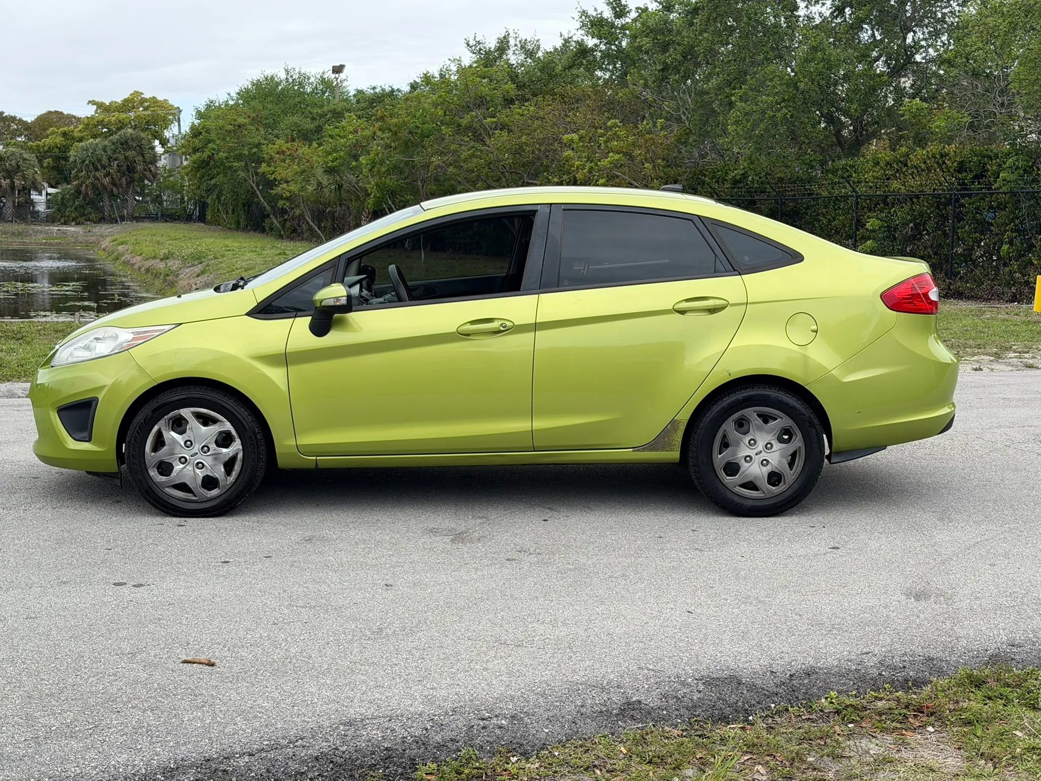 Used 2013 Ford Fiesta SE image 7