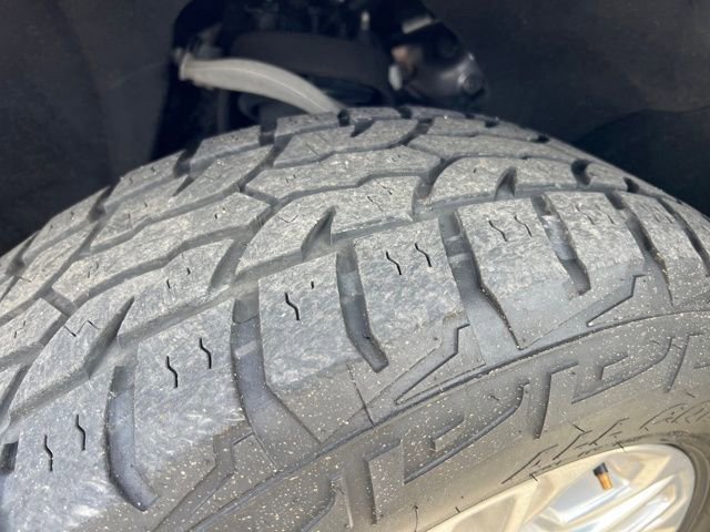 Used 2023 GMC Yukon XL SLT image 8