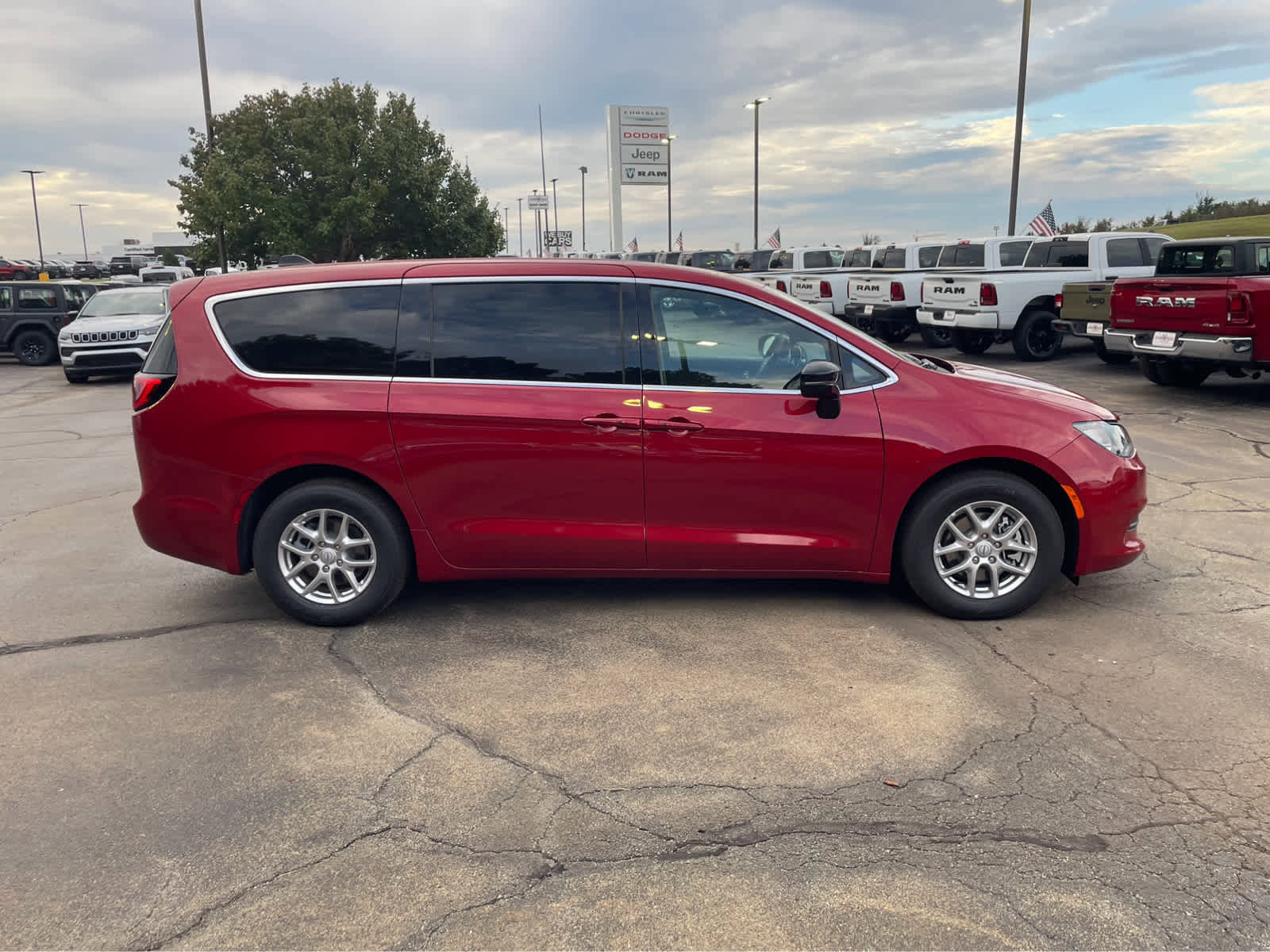 New 2026 Chrysler Voyager LX image 4