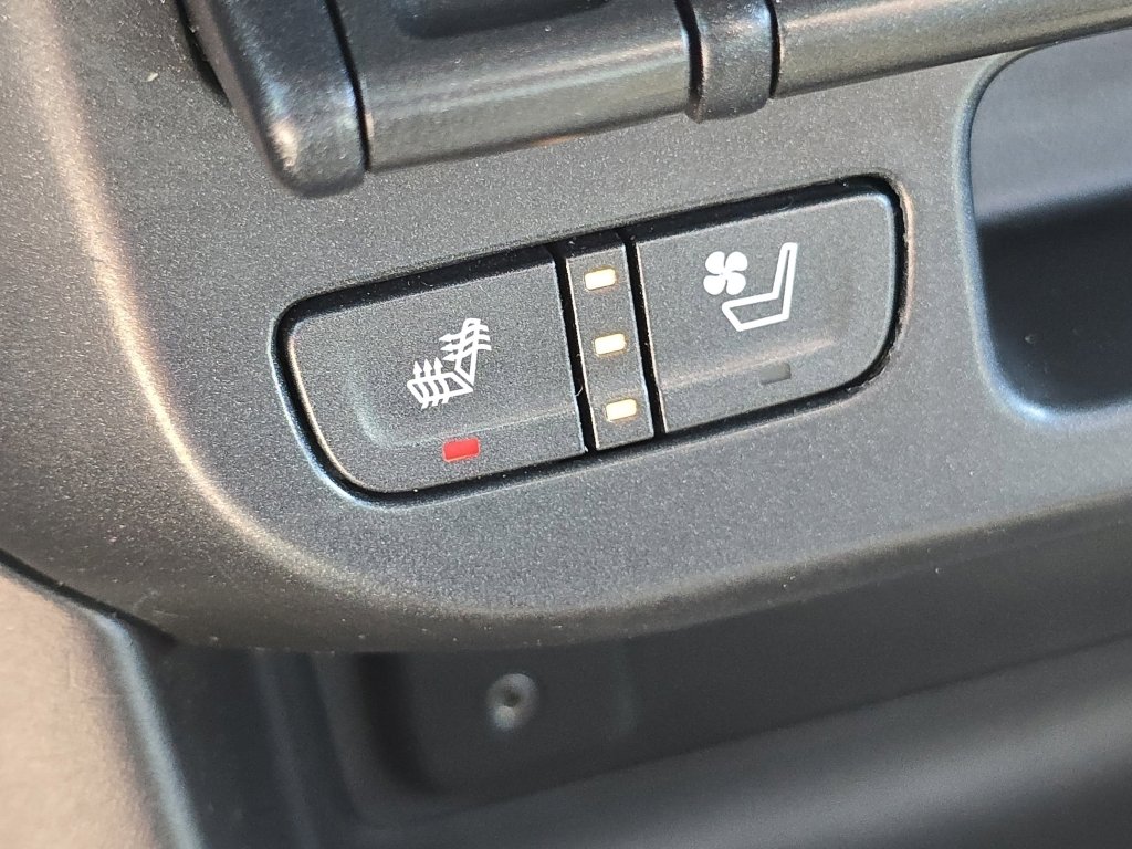 Used 2017 GMC Canyon Denali image 8