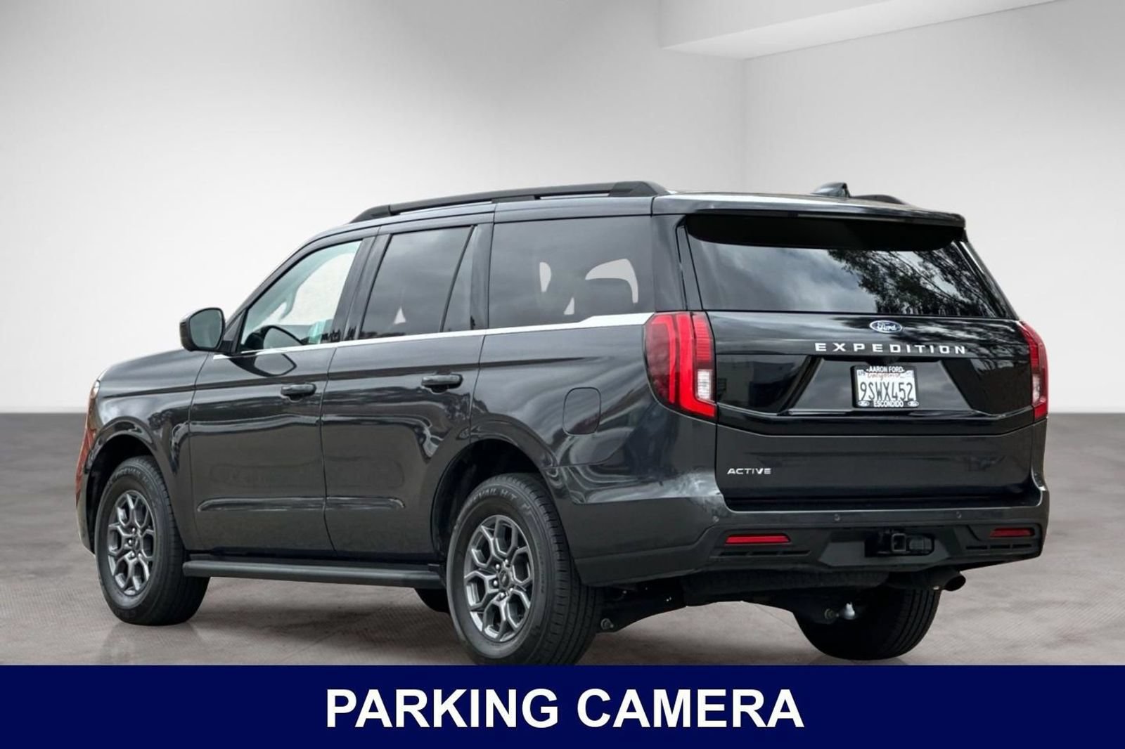 Used 2025 Ford Expedition Active AWD/4WD image 3