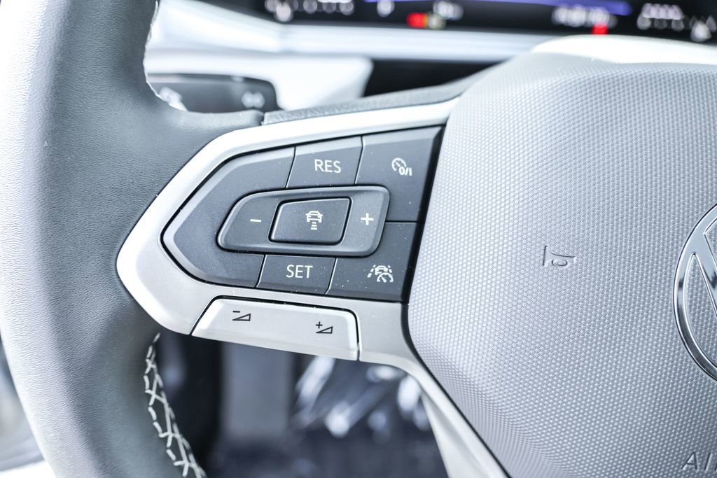 New 2025 Volkswagen Taos SE image 25