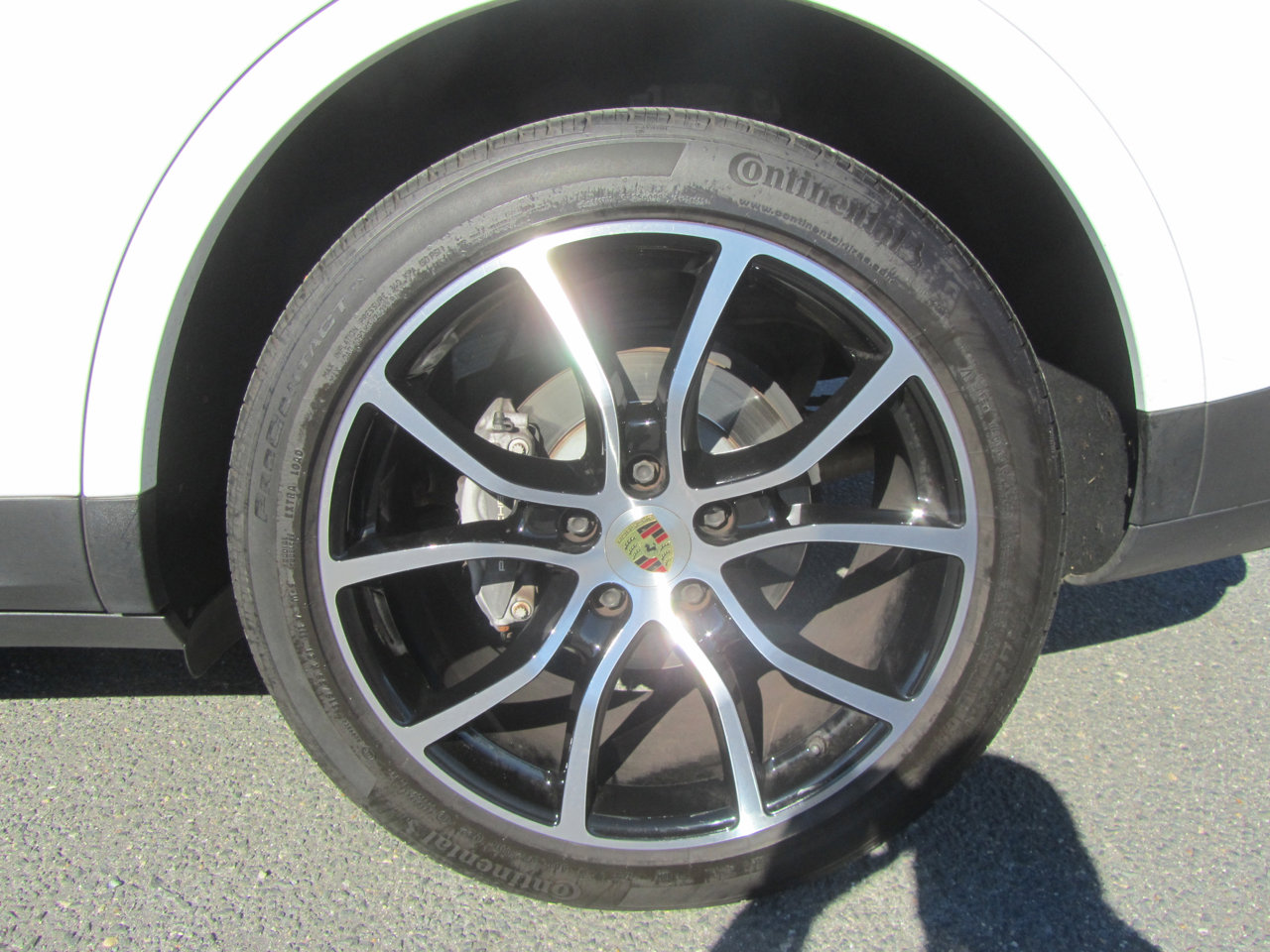 Used 2022 Porsche Cayenne Premium Package image 25