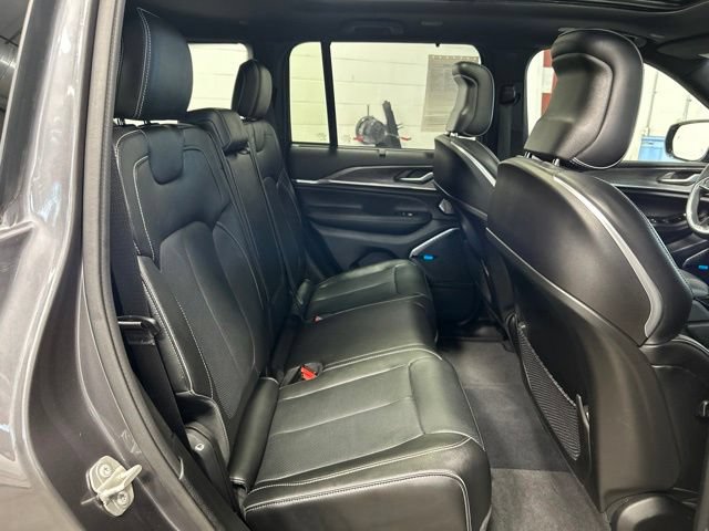 Used 2023 Jeep Grand Cherokee Overland w/ Luxury Tech Group IV AWD/4WD image 18