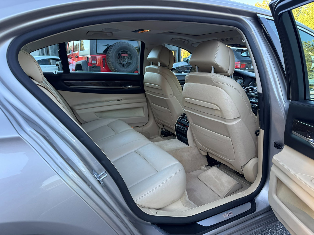 Used 2013 BMW 740Li image 12