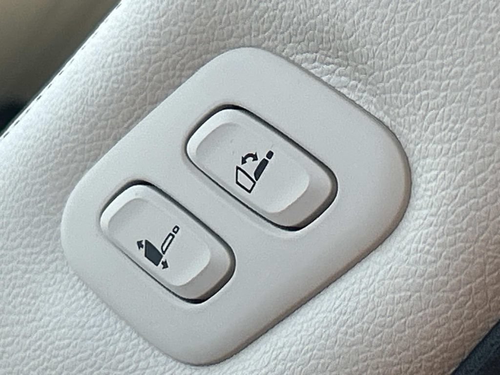 New 2026 Genesis GV70 2.5T Select AWD/4WD image 24