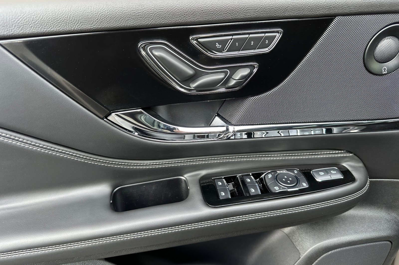 New 2025 Lincoln Corsair Grand Touring w/ Equipment Group 302A image 10