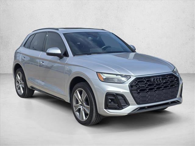 Certified 2025 Audi Q5 2.0T Premium w/ Convenience Plus Package image 3
