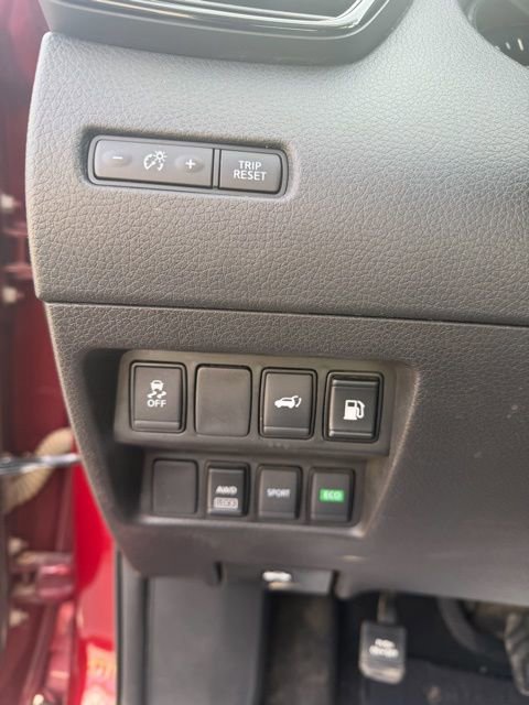 Used 2018 Nissan Rogue SV image 13