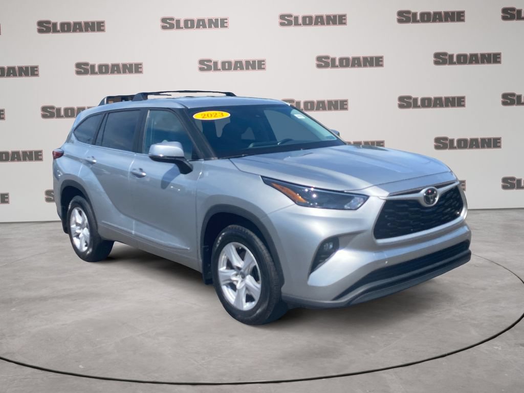 Used 2023 Toyota Highlander LE AWD/4WD image 7