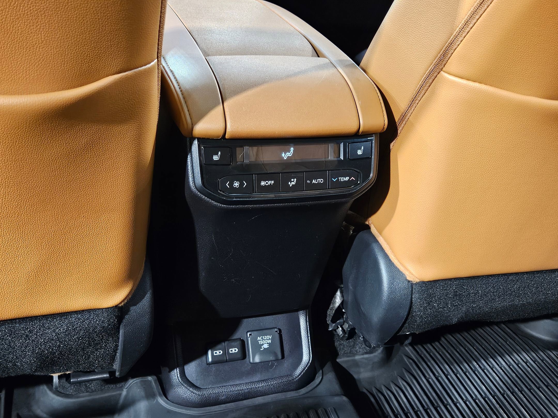 Certified 2025 Toyota Highlander Platinum image 38