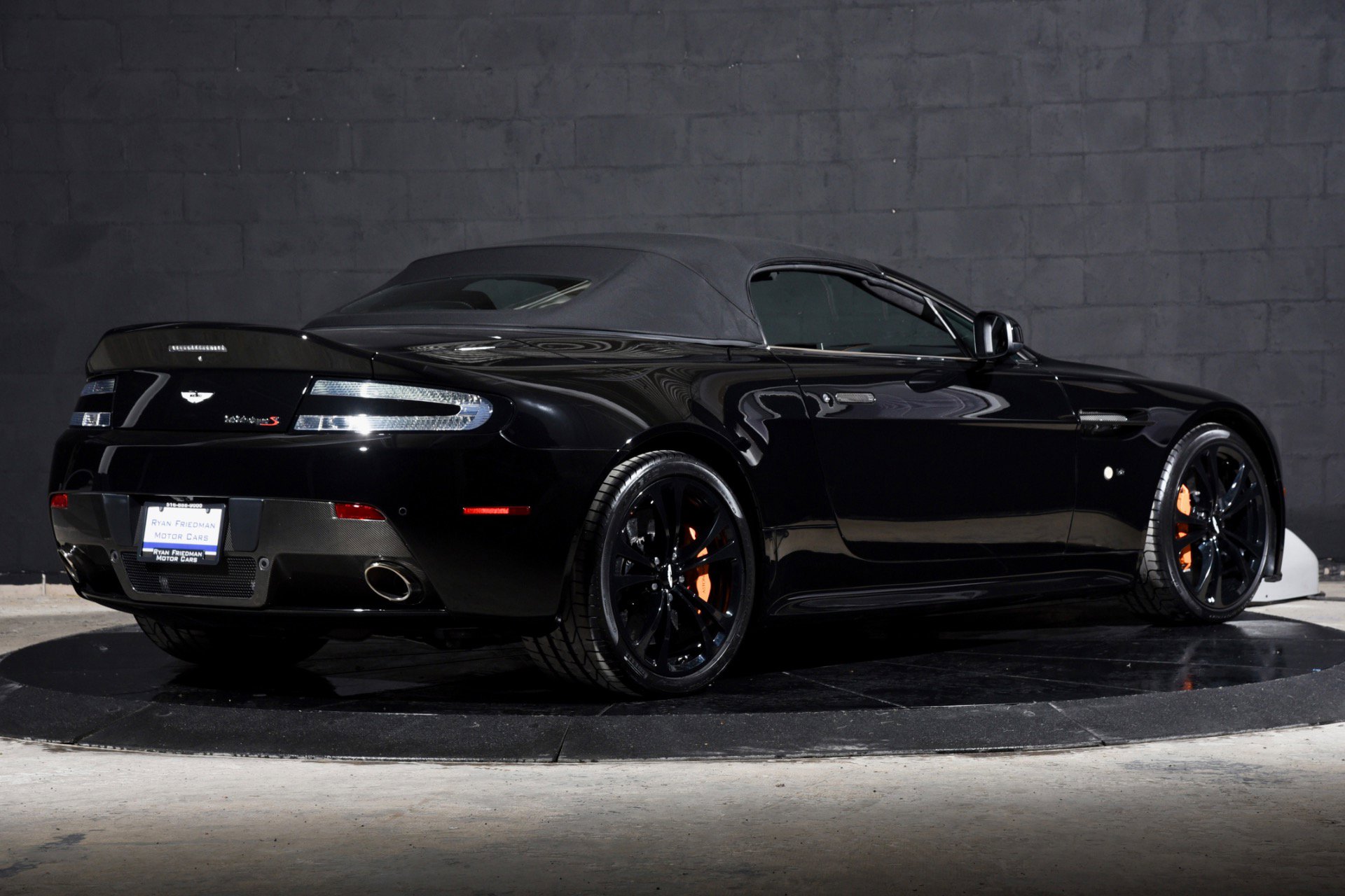 Used 2017 Aston Martin V12 Vantage S image 34