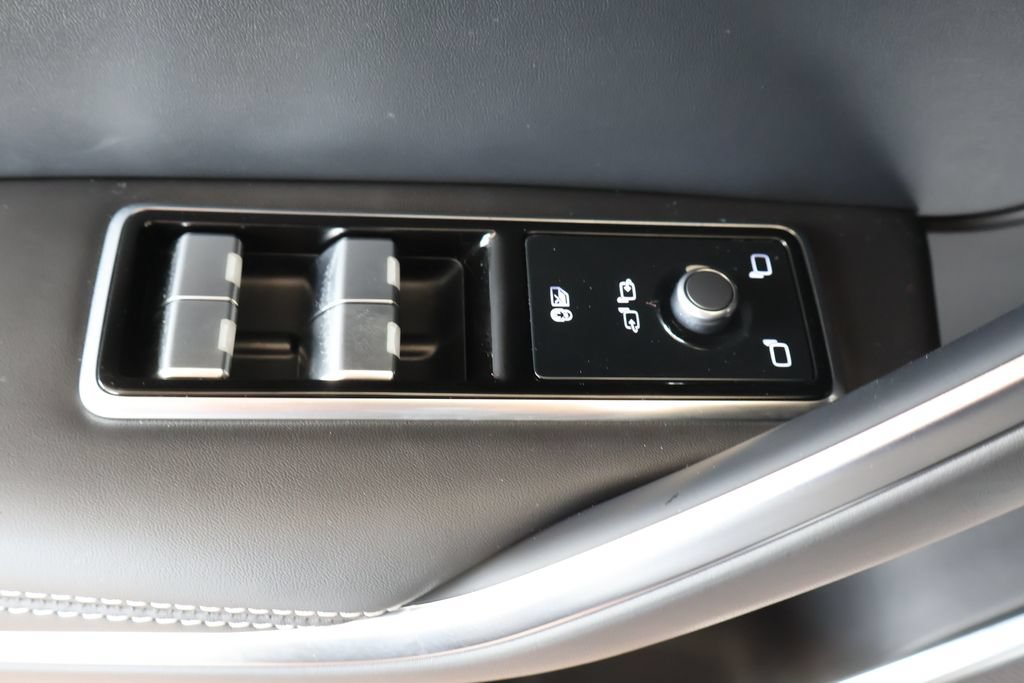 Used 2024 Jaguar F-PACE R-Dynamic S AWD/4WD image 9