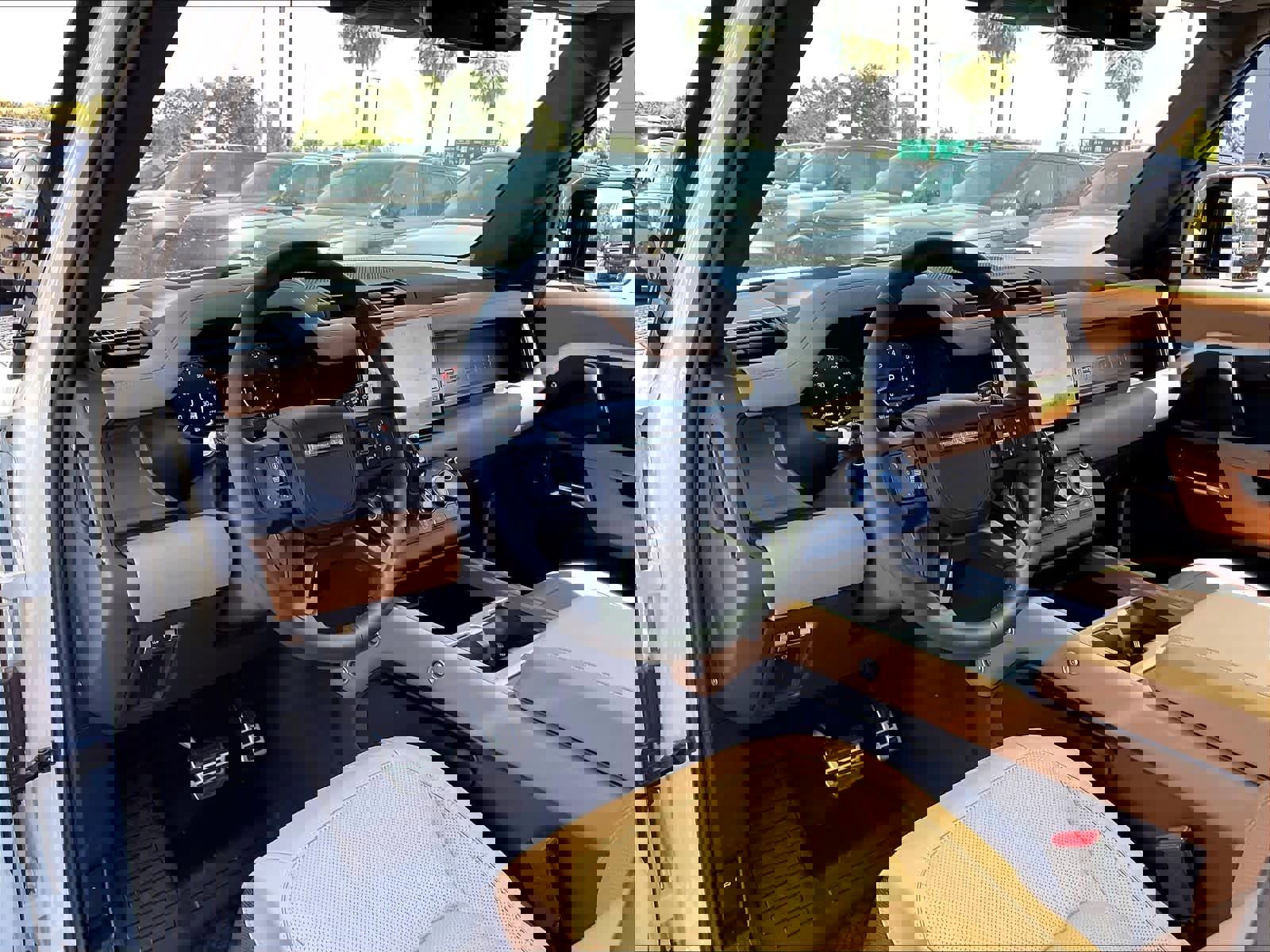 New 2025 Land Rover Defender 90 V8 image 8