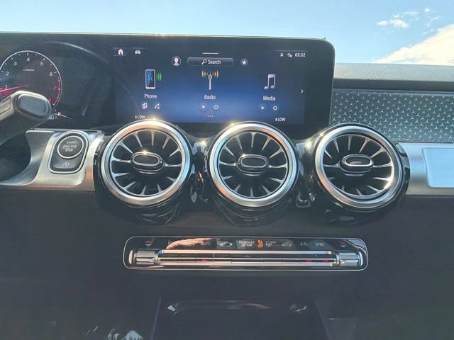 Used 2025 Mercedes-Benz GLB 250 4MATIC image 22