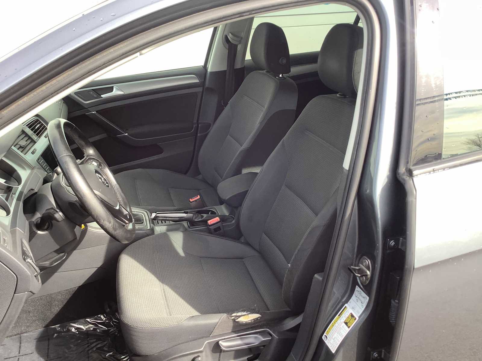 Used 2016 Volkswagen Golf S image 11