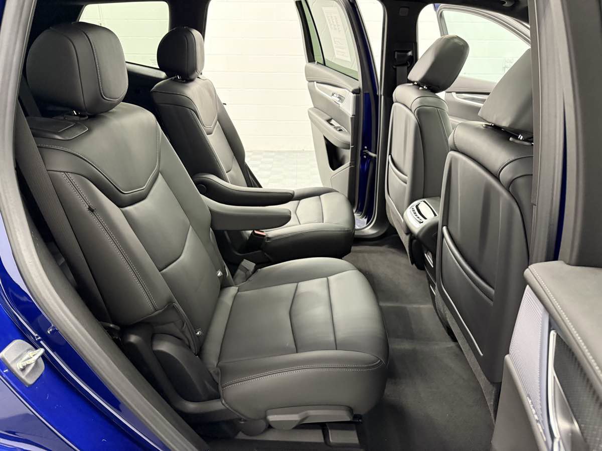 Used 2024 Cadillac XT6 Sport w/ Technology Package image 14