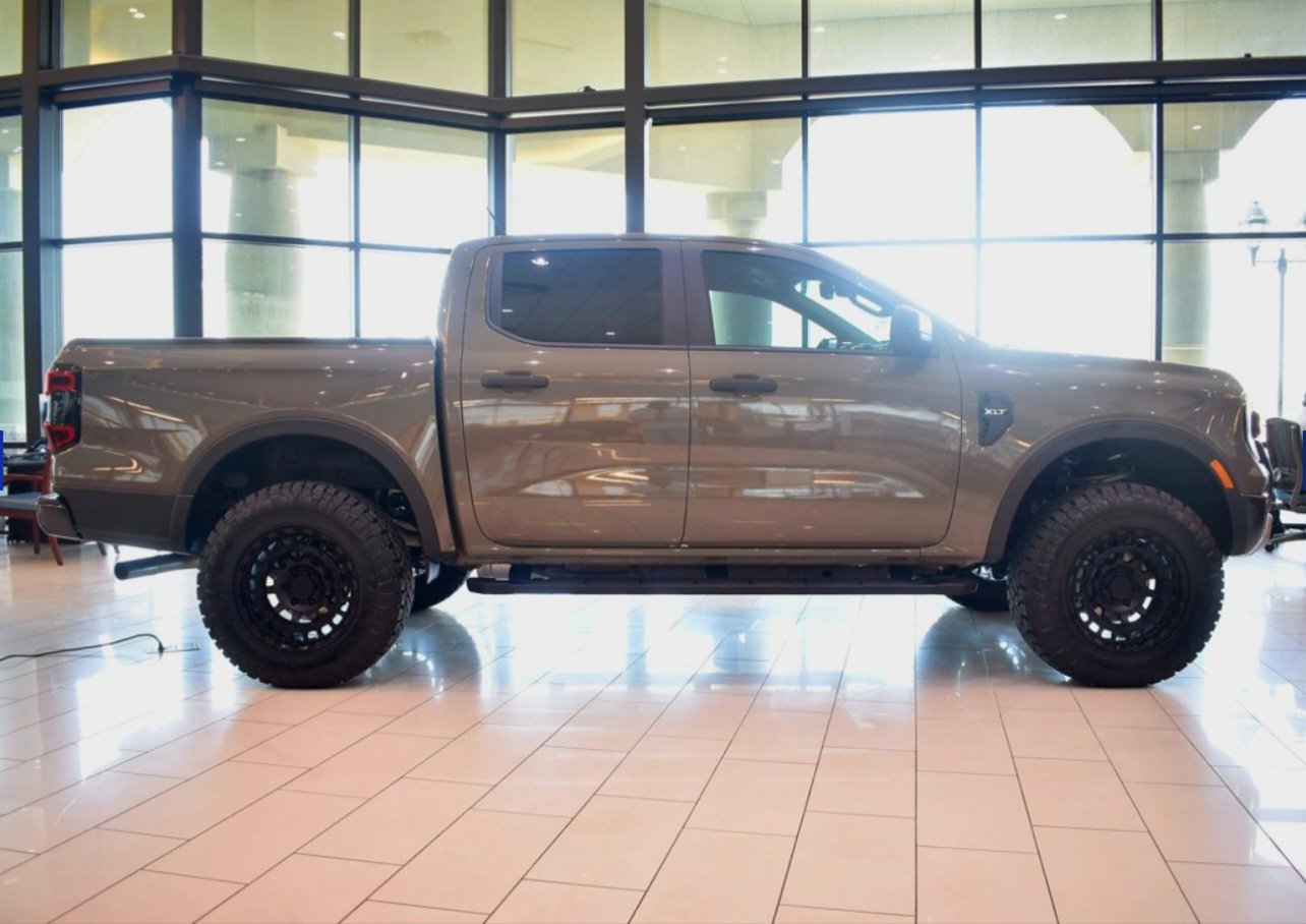 New 2025 Ford Ranger XLT w/ Equipment Group 301A High image 4