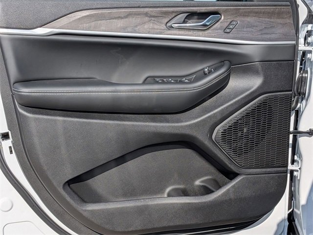 New 2025 Jeep Grand Cherokee Limited w/ Black Appearance Package image 14