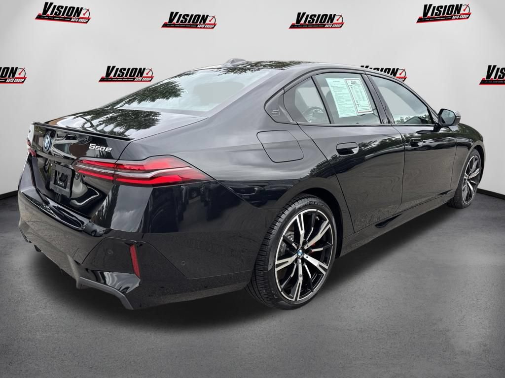 Used 2026 BMW 550e xDrive w/ Premium Package AWD/4WD image 5