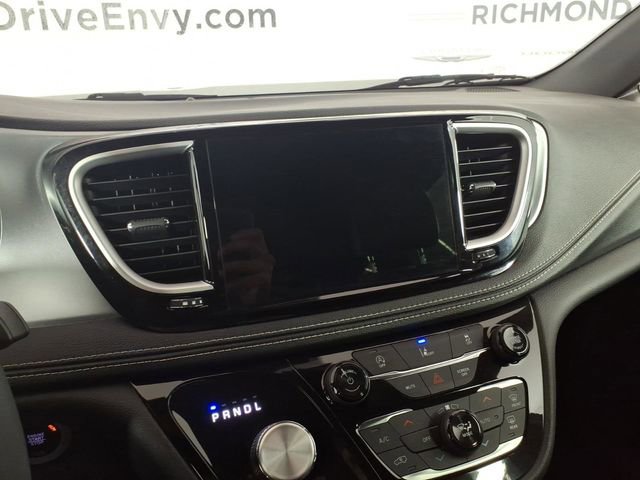 Used 2022 Chrysler Pacifica Touring-L w/ S Appearance Package image 21