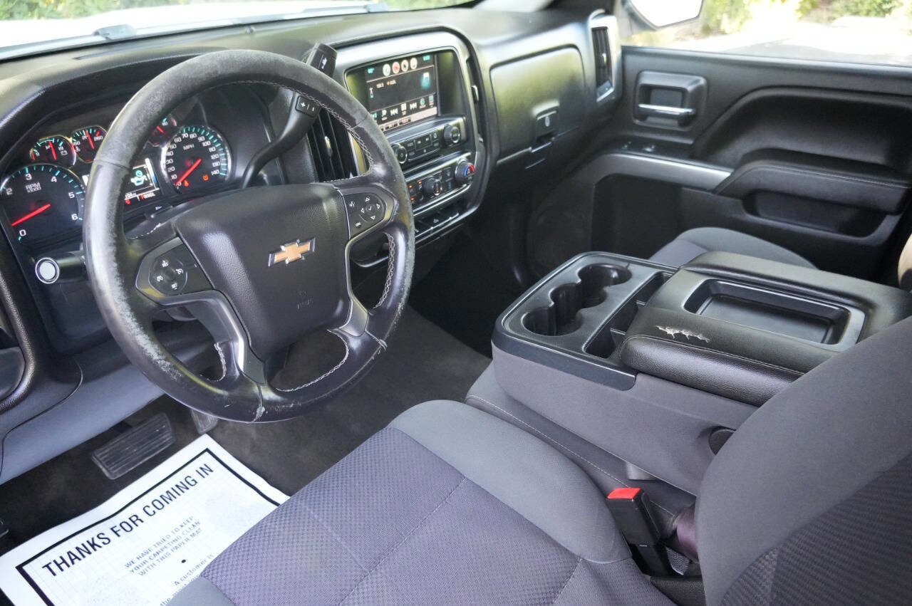 Used 2018 Chevrolet Silverado 1500 LT w/ All Star Edition AWD/4WD image 11