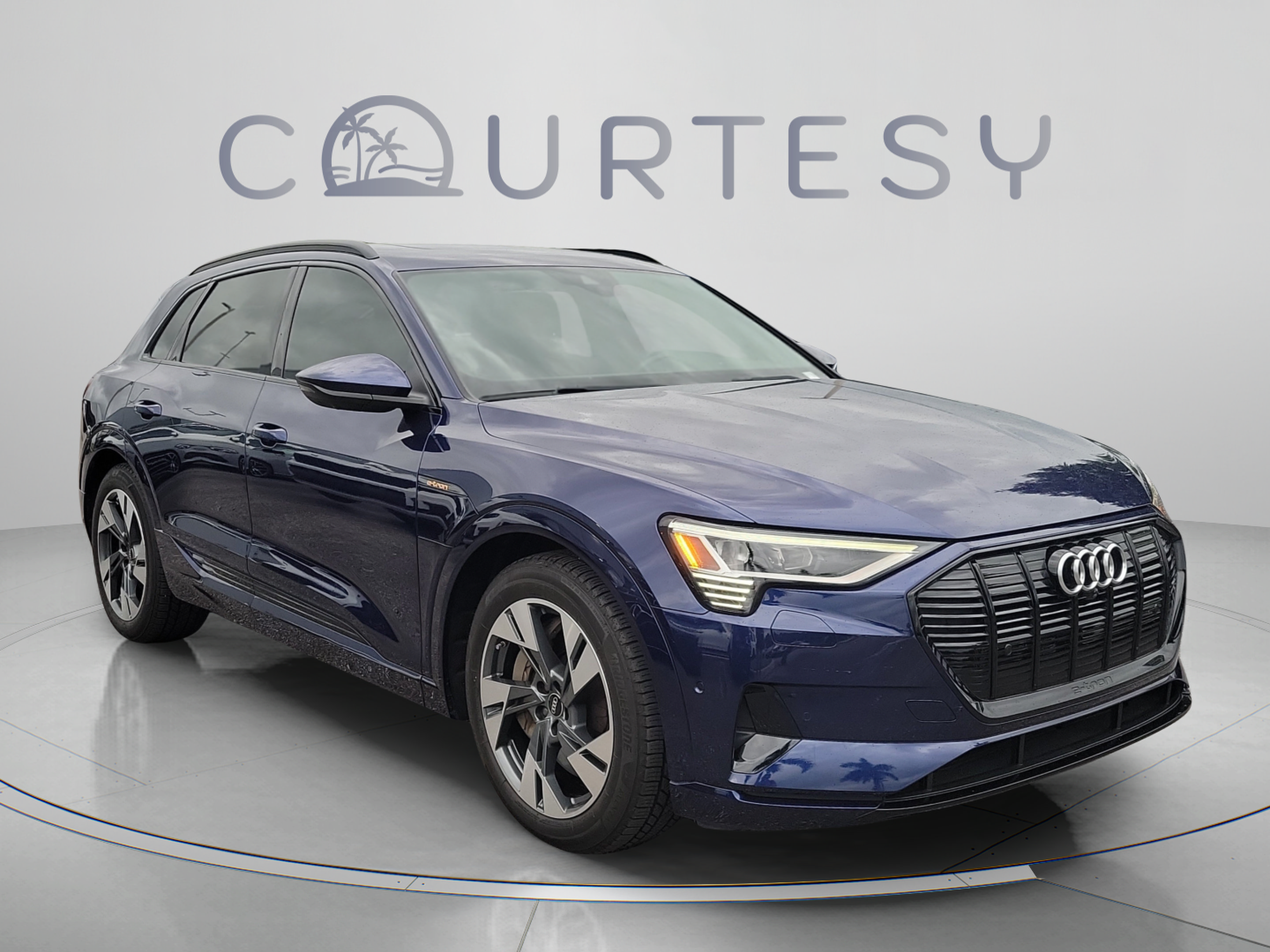 Used 2022 Audi e-tron Premium AWD/4WD image 4