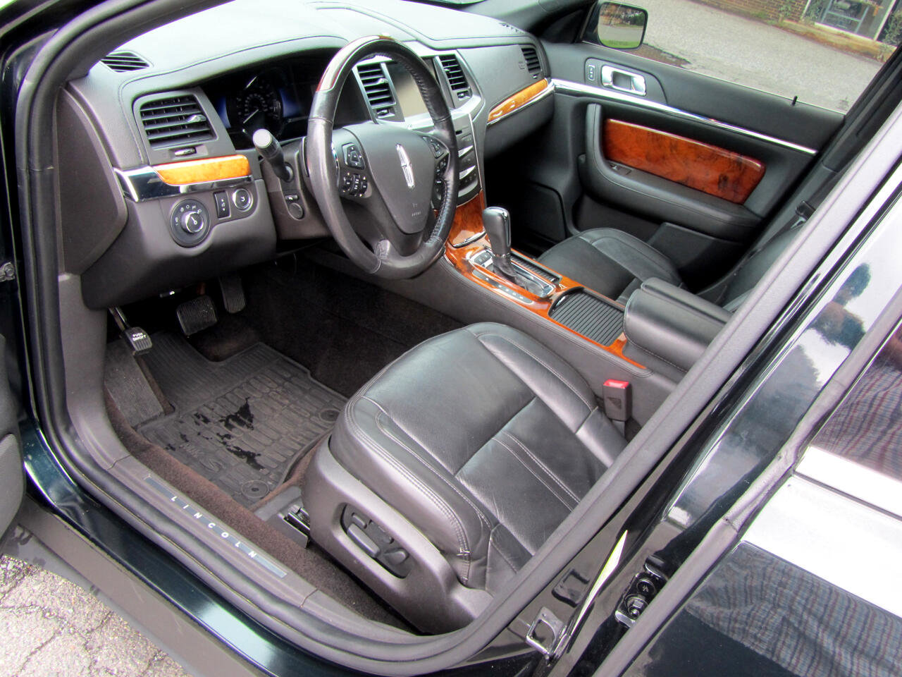Used 2014 Lincoln MKS Elite w/ Equipment Group 201A image 17