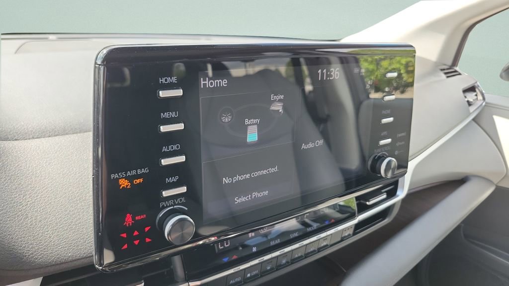 Certified 2024 Toyota Sienna XLE FWD image 18
