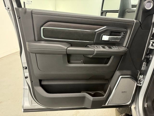 New 2026 RAM 2500 Laramie AWD/4WD image 15