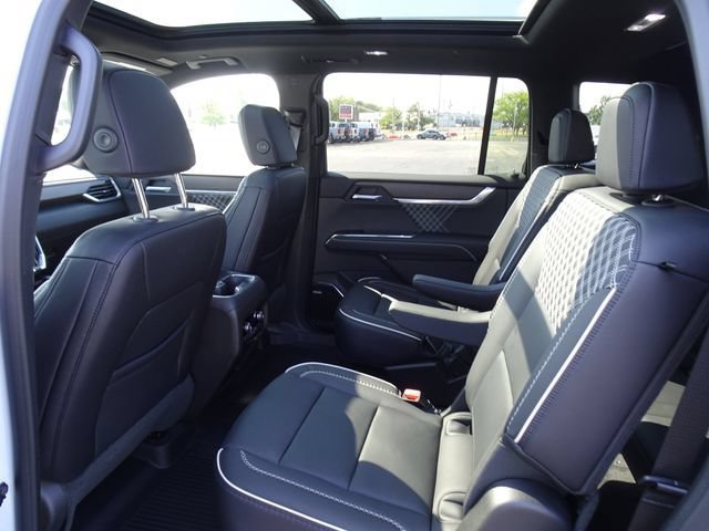 New 2026 GMC Acadia Denali w/ Super Cruise Package FWD image 16