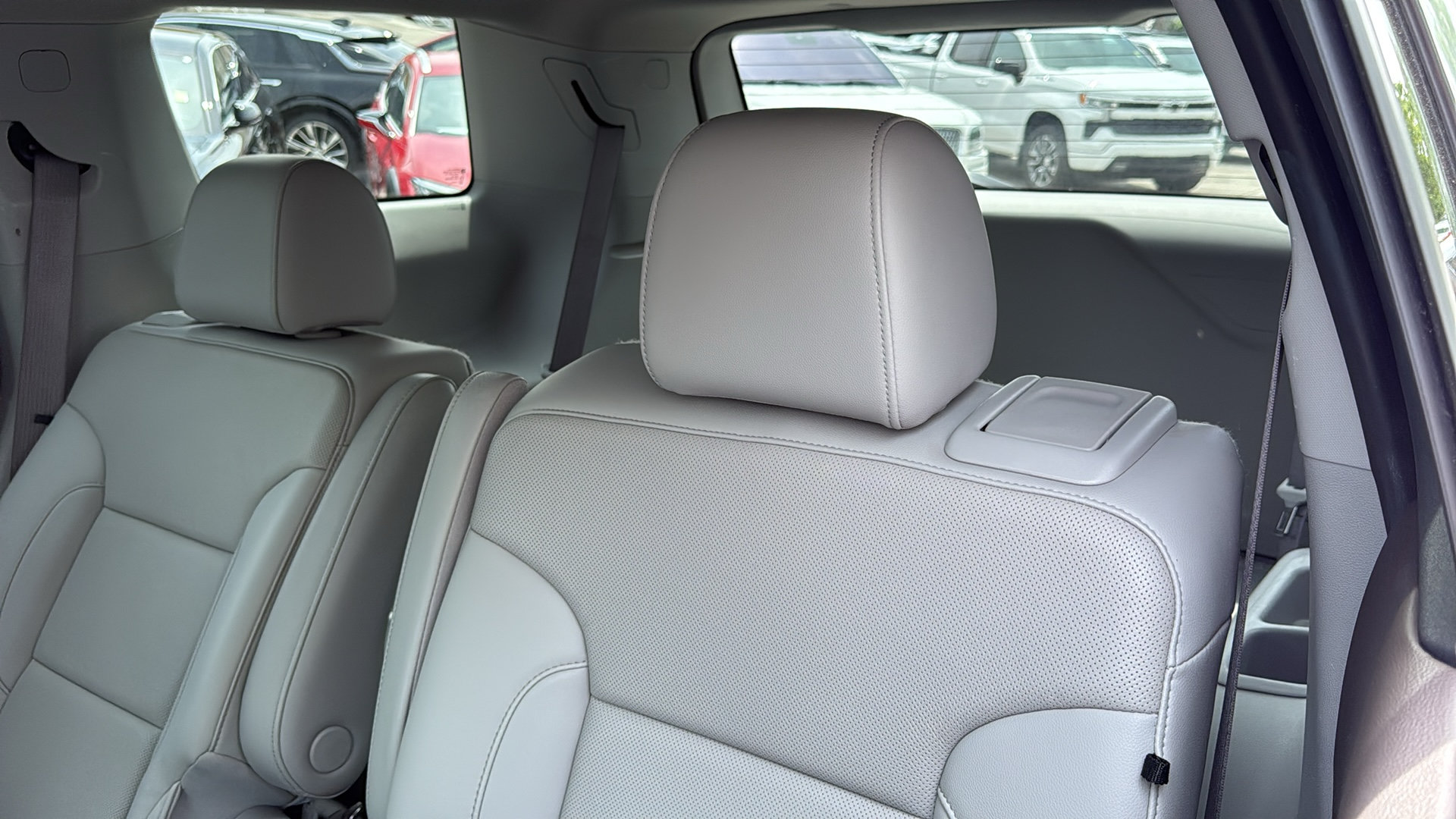 Used 2021 GMC Acadia SLT w/ Premium Package FWD image 28