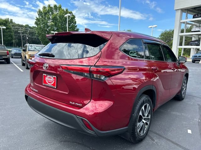 Used 2020 Toyota Highlander XLE AWD/4WD image 7