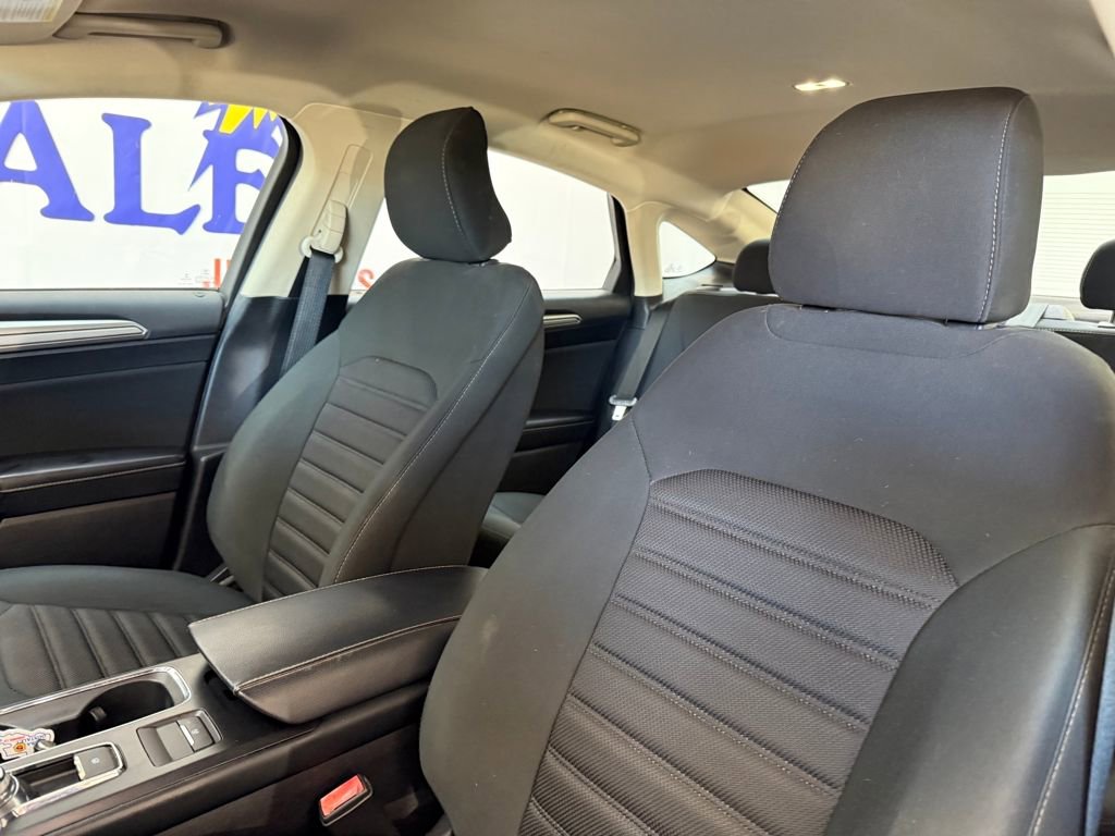 Used 2018 Ford Fusion SE w/ Fusion SE Technology Package image 12