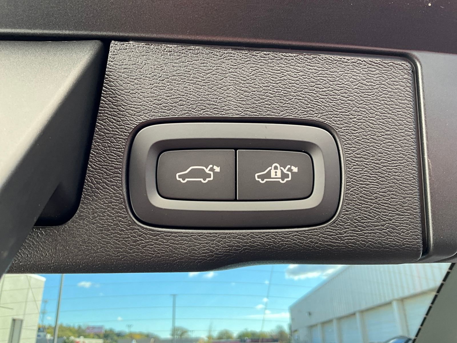 New 2026 Volvo XC60 B5 Plus w/ Climate Package image 28