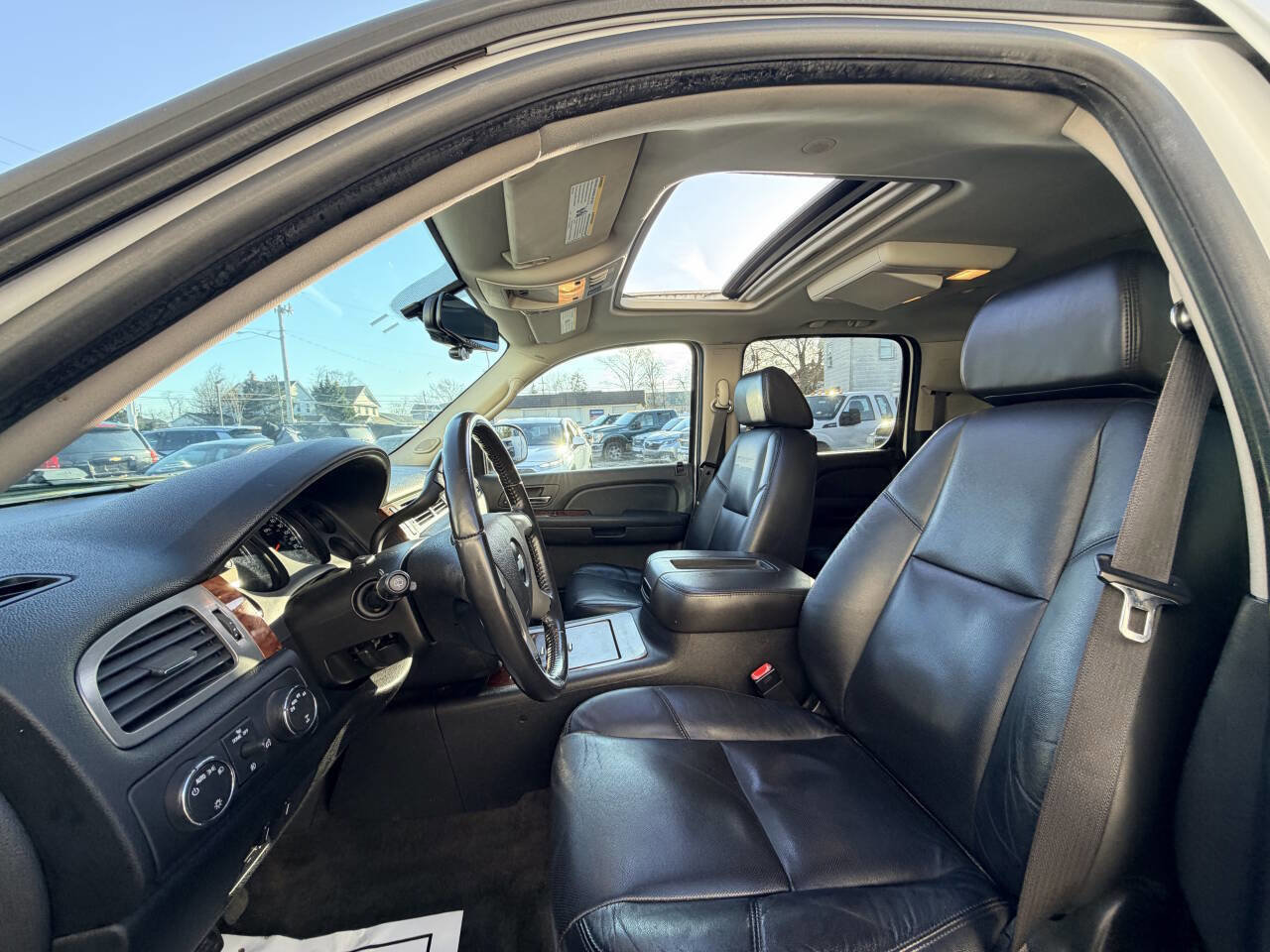 Used 2009 Chevrolet Suburban LTZ image 34