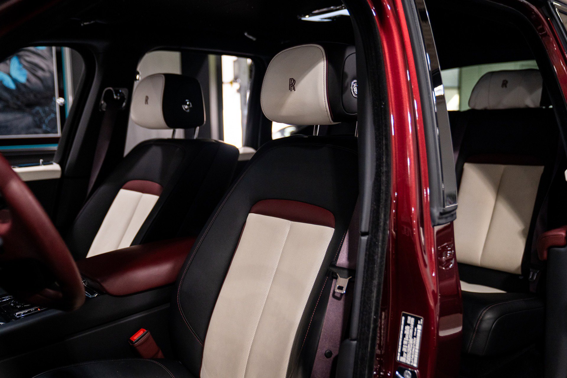 Used 2022 Rolls-Royce Cullinan Black Badge w/ Dark Exterior Package image 2