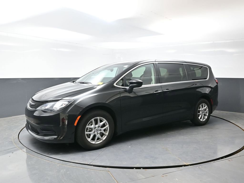 Used 2023 Chrysler Voyager LX FWD image 10