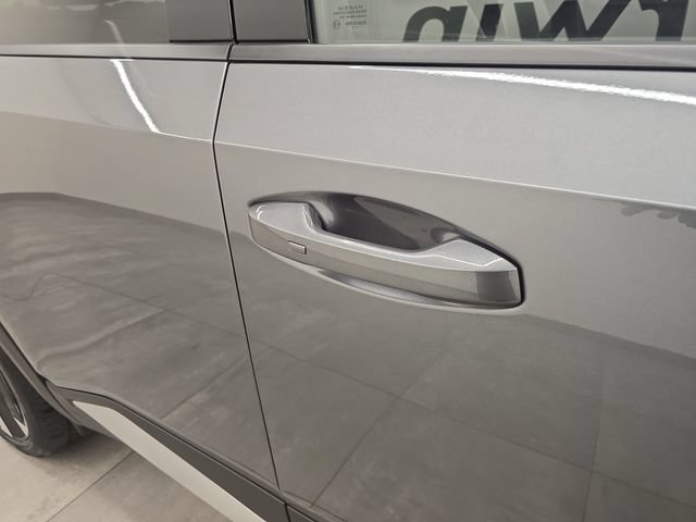 Used 2025 Nissan Kicks SR AWD/4WD image 8