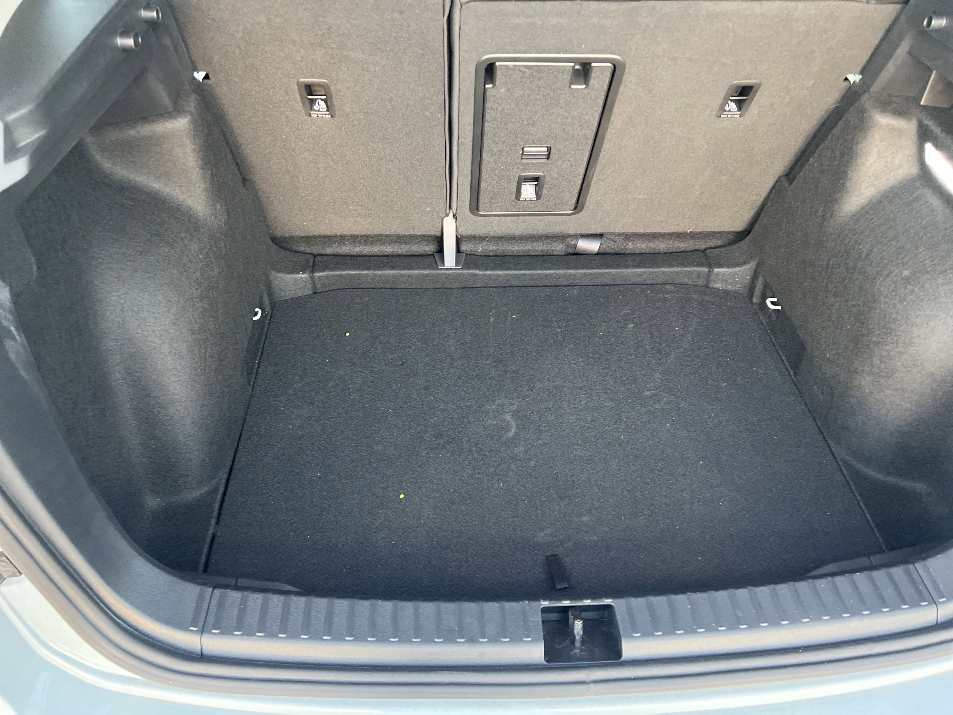 Used 2025 Volkswagen Taos SE image 31