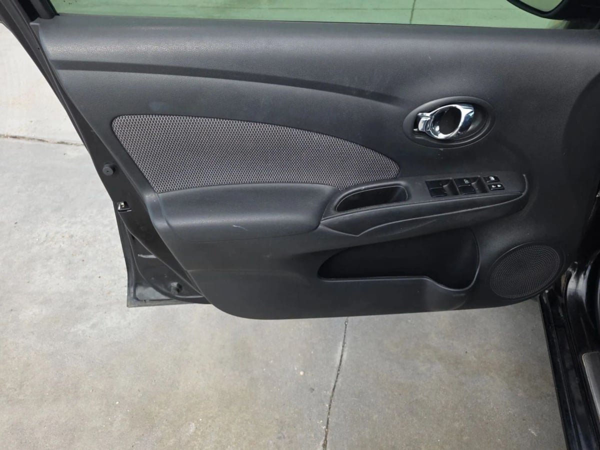 Used 2015 Nissan Versa w/ SL Tech Package FWD image 6