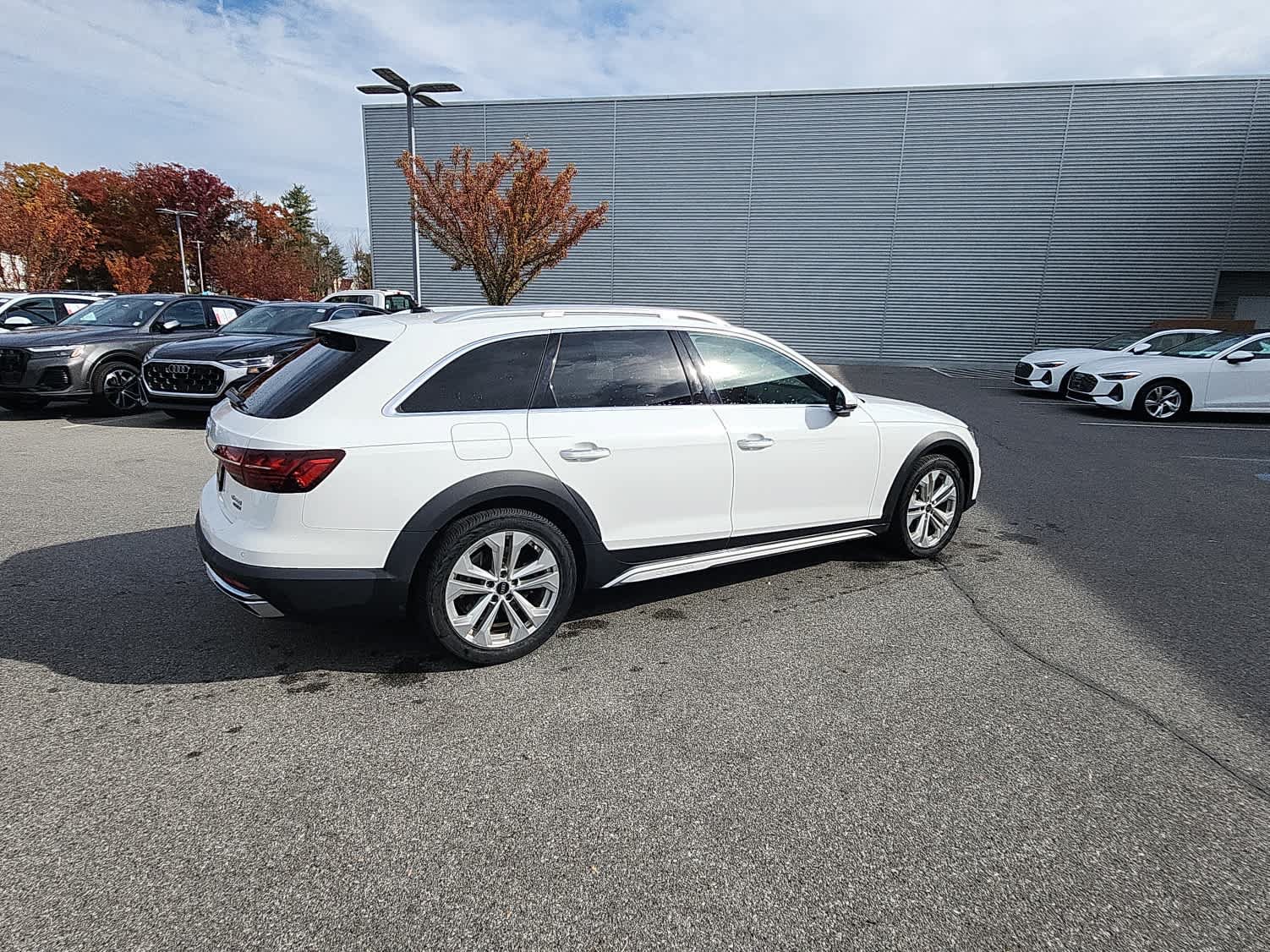 Used 2023 Audi A4 2.0T allroad Premium Plus AWD/4WD image 11
